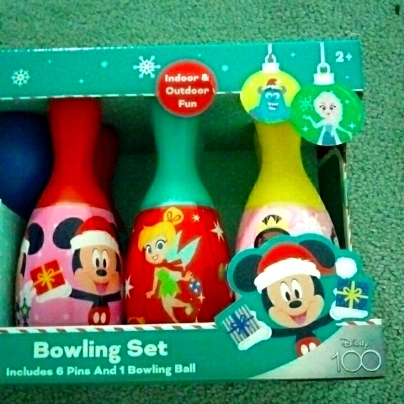 New Children's Christmas Bowling set - Picture 1 of 2